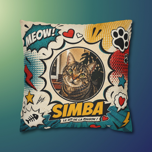 Mockup d'illustration d'un coussin personnalisé avec la photo d'un chat et le prénom